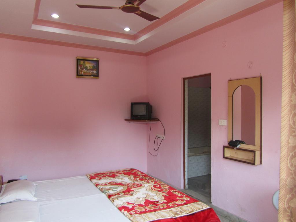 Hotel Sagar آغْرا الغرفة الصورة